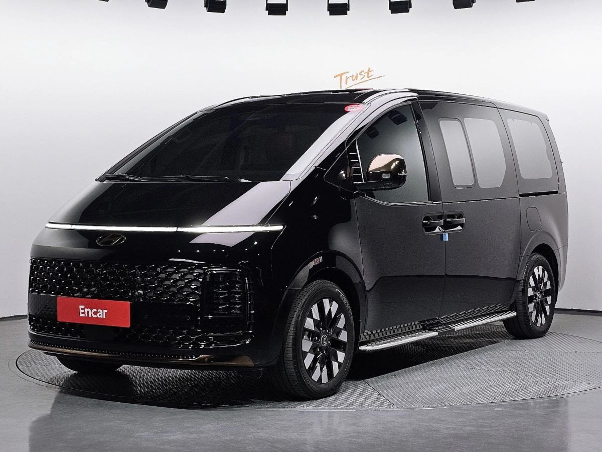 HYUNDAI STARIA 2025