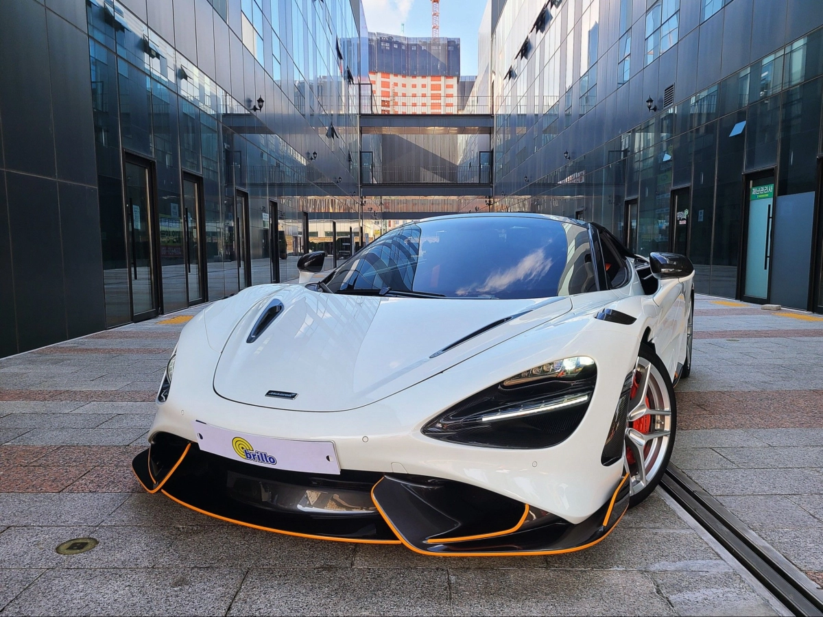 MCLAREN 765LT  2022