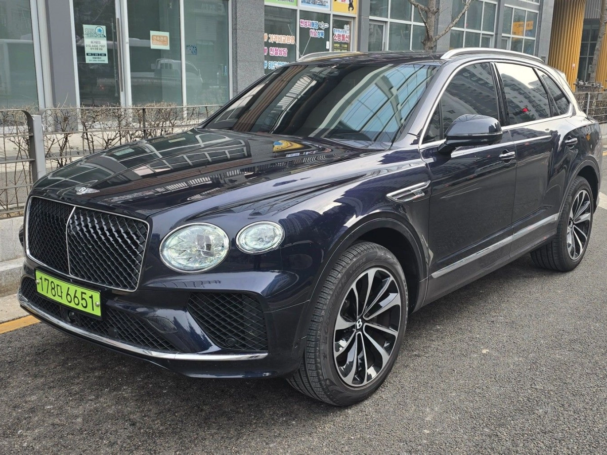 BENTLEY BENTAYGA  2024