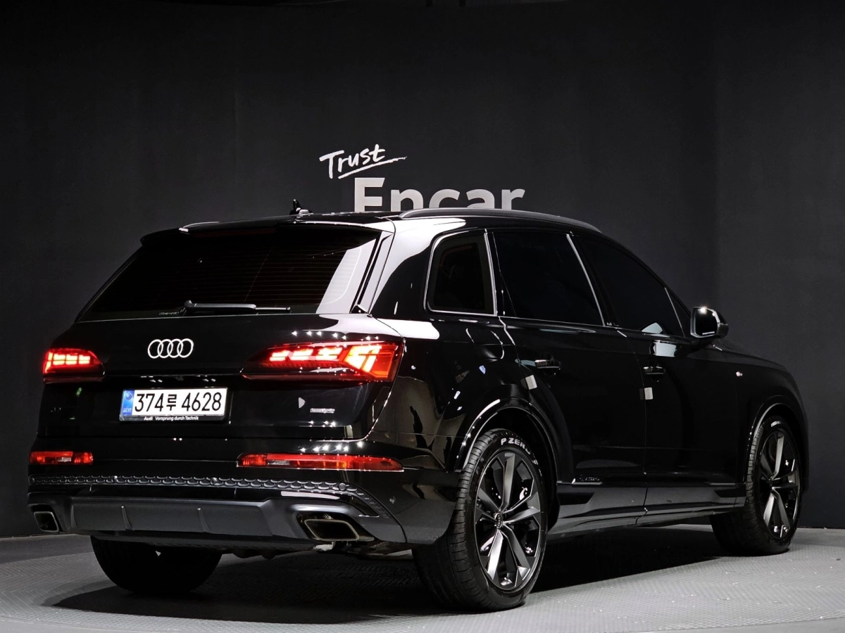 AUDI Q7 4M