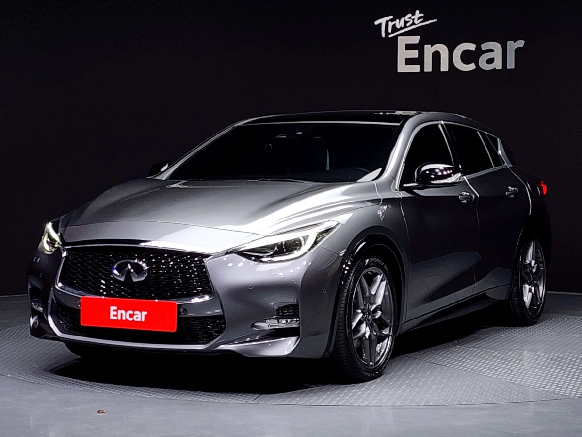INFINITI Q30