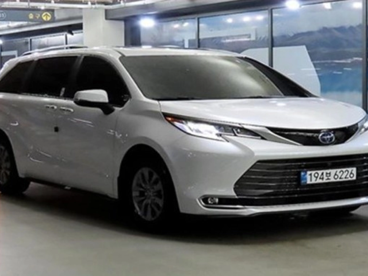 TOYOTA SIENNA  2024