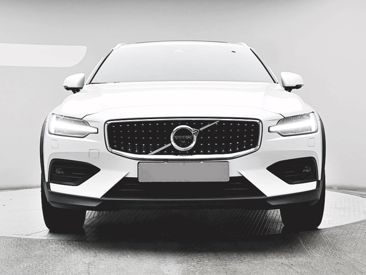 VOLVO V60 CROSS COUNTRY