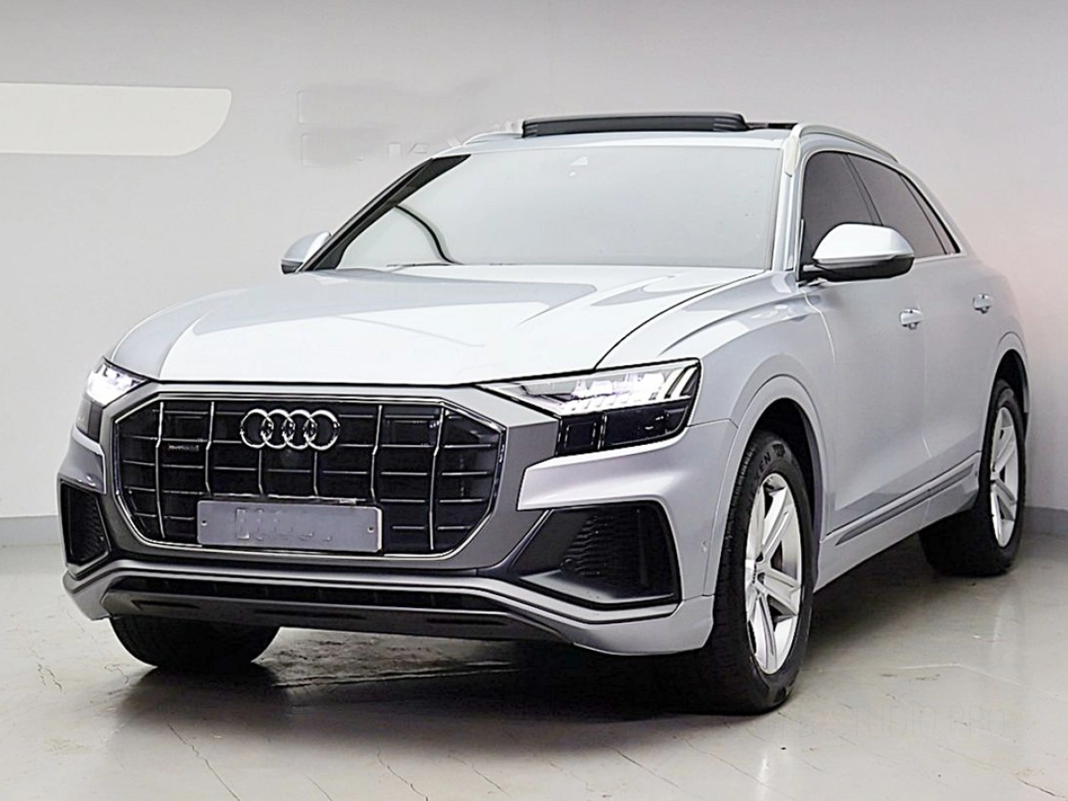 AUDI Q8 4M  2021