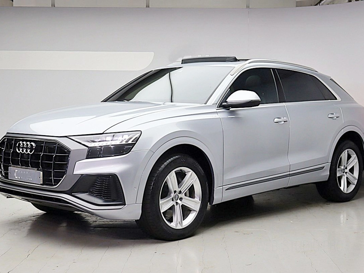 AUDI Q8 4M