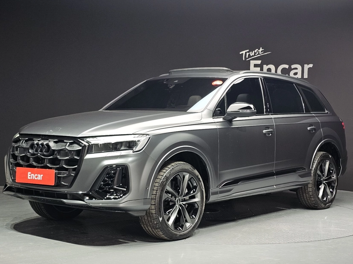 AUDI Q7 4M  2025