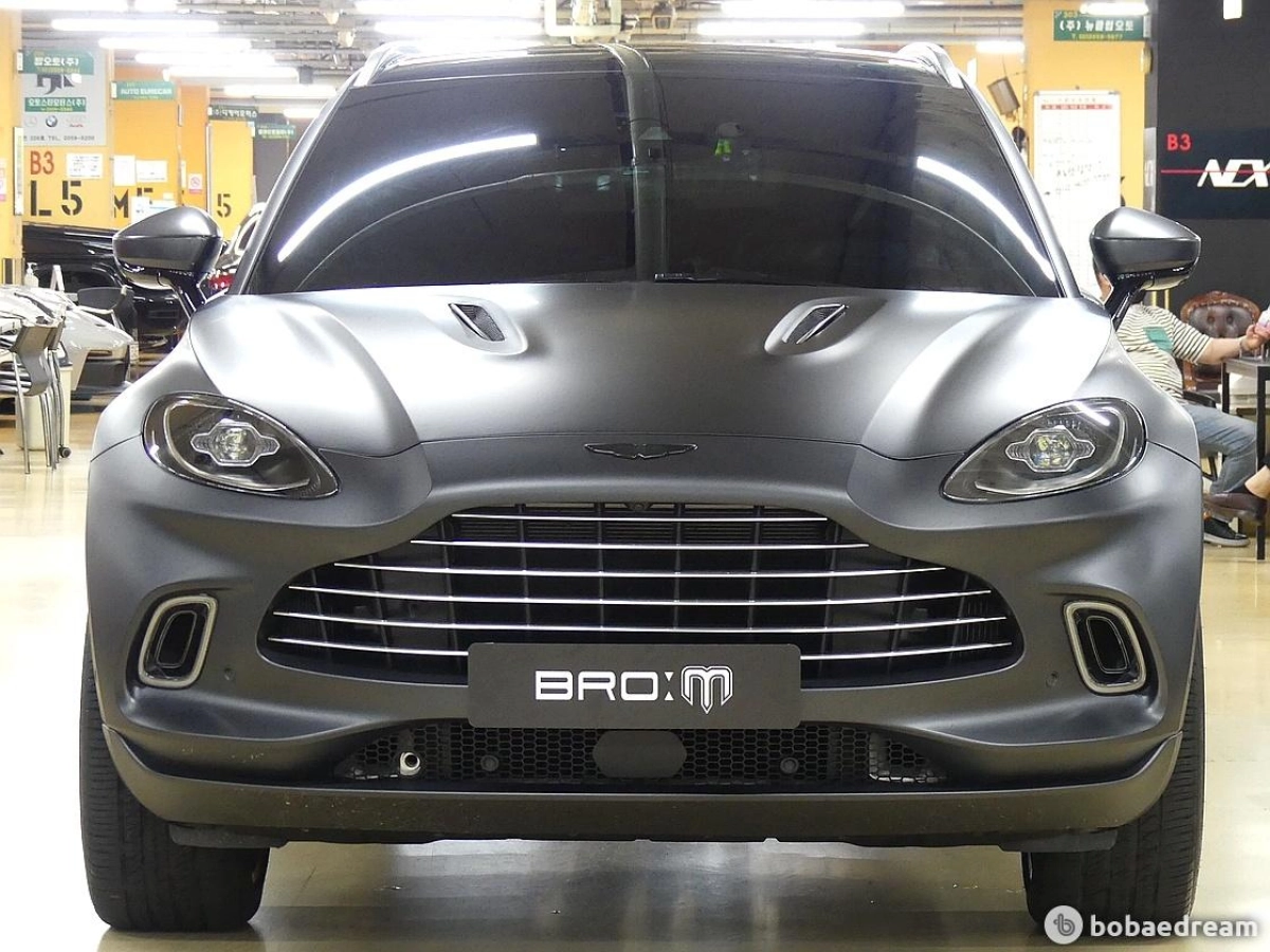 ASTON MARTIN DBX