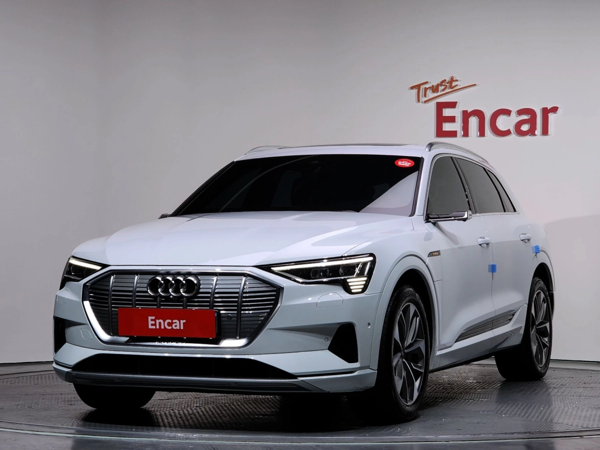 AUDI E-TRON  2022
