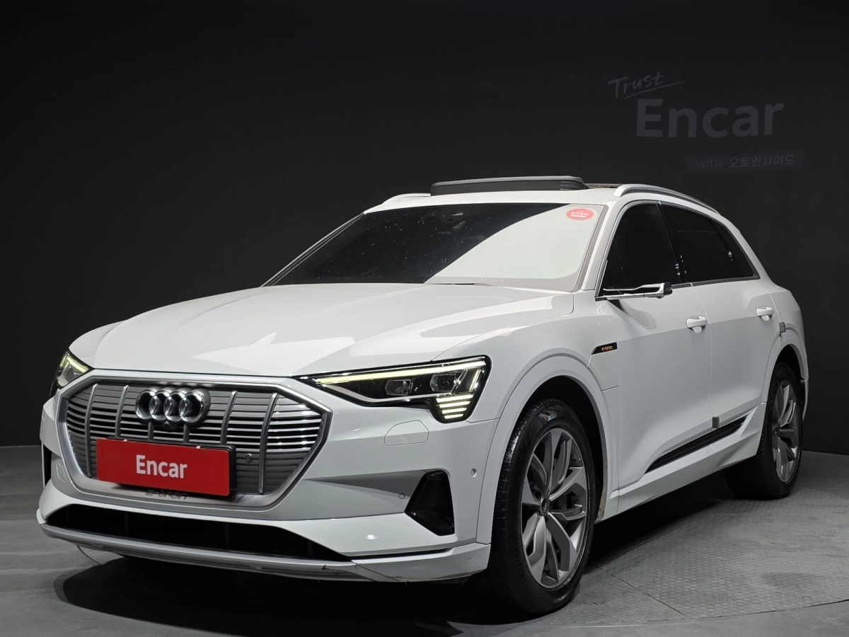 AUDI E-TRON  2022