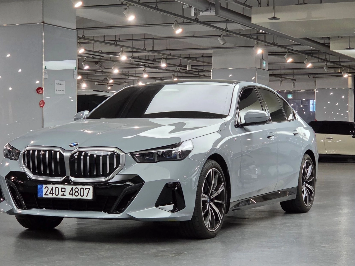BMW 5-SERIES G60