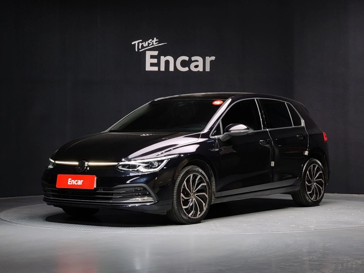 VOLKSWAGEN GOLF  2023