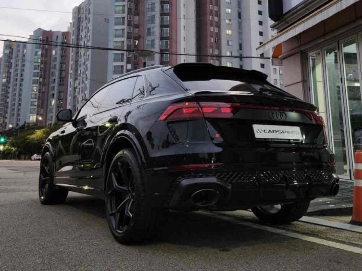 AUDI RSQ8 4M