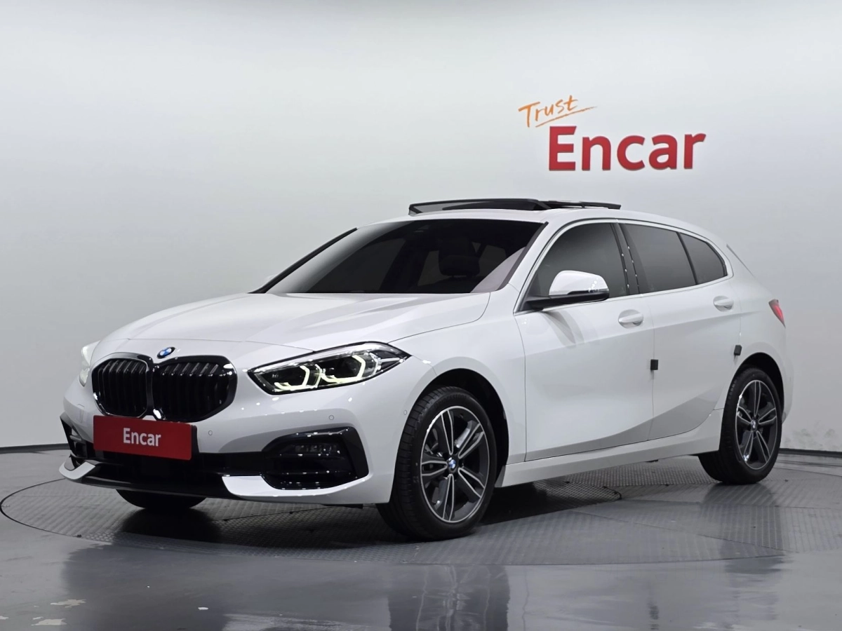 BMW 1-SERIES F40  2024