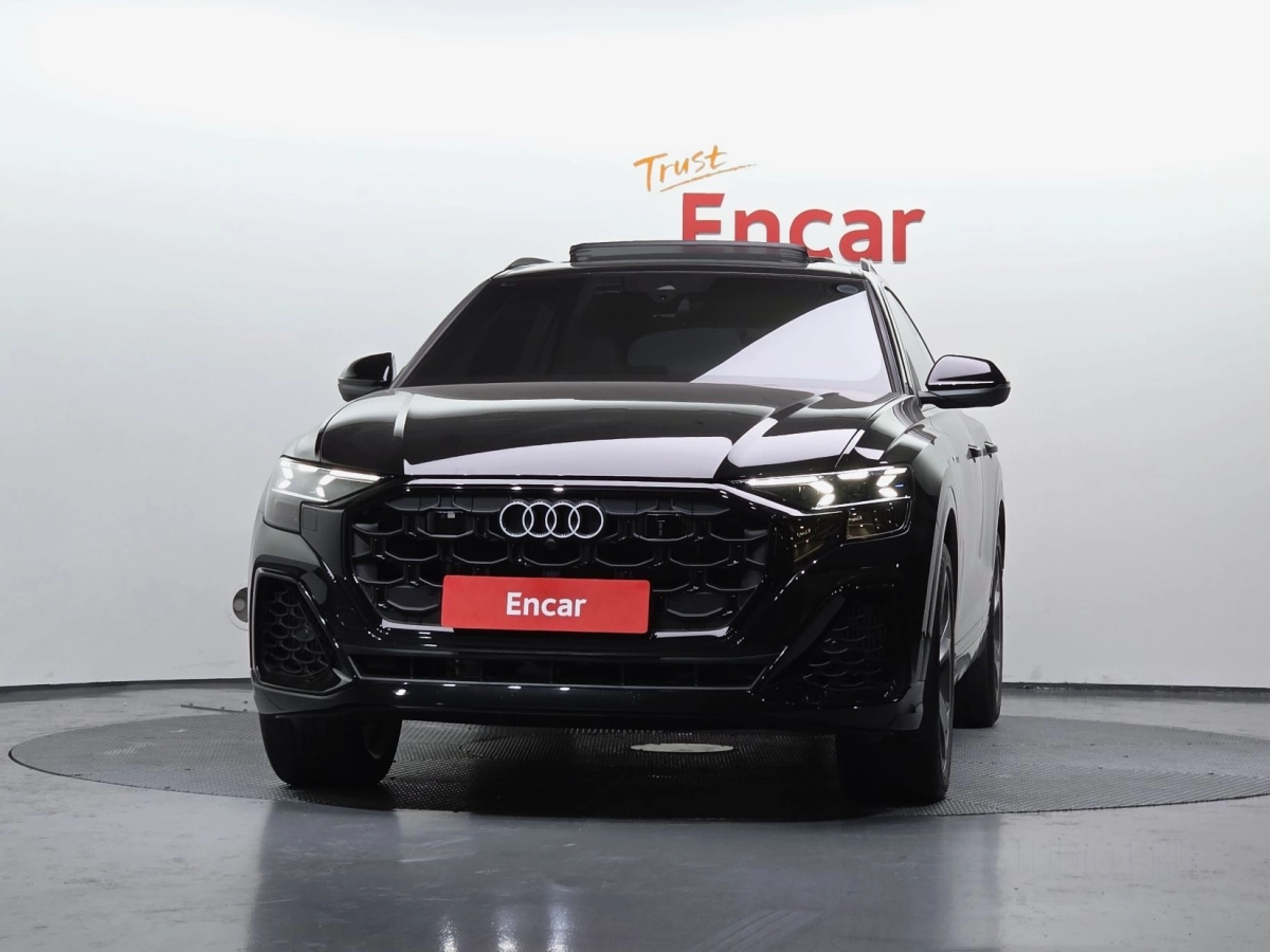 AUDI Q8 4M