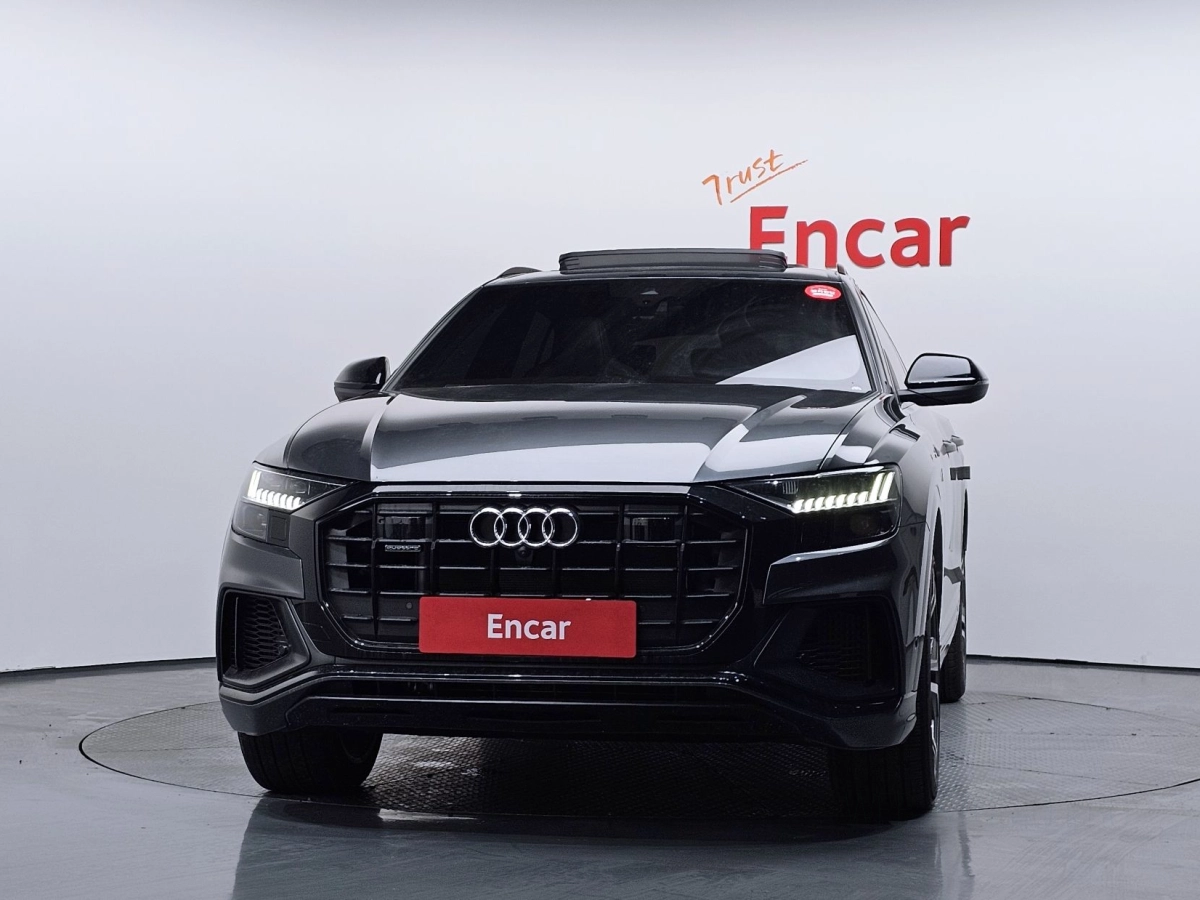 AUDI Q8 4M