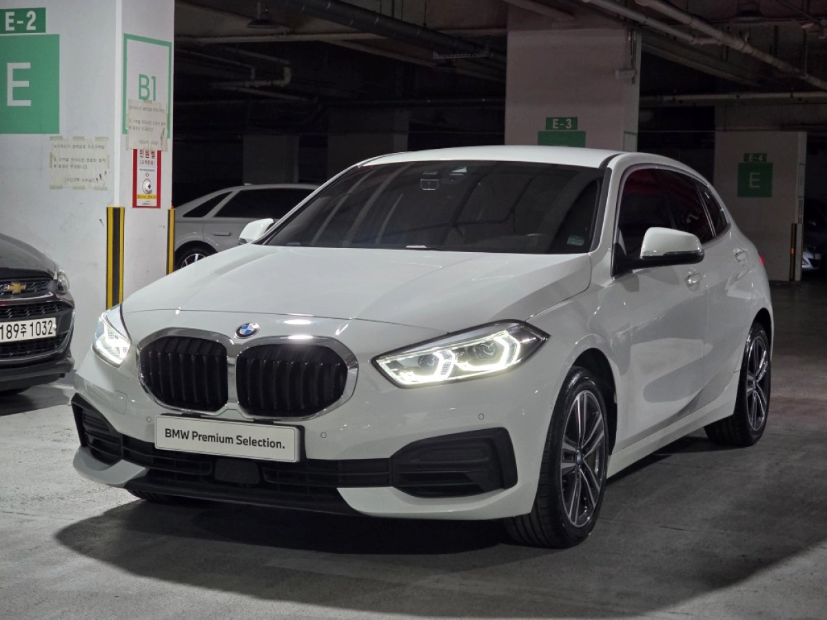 BMW 1-SERIES F40  2022