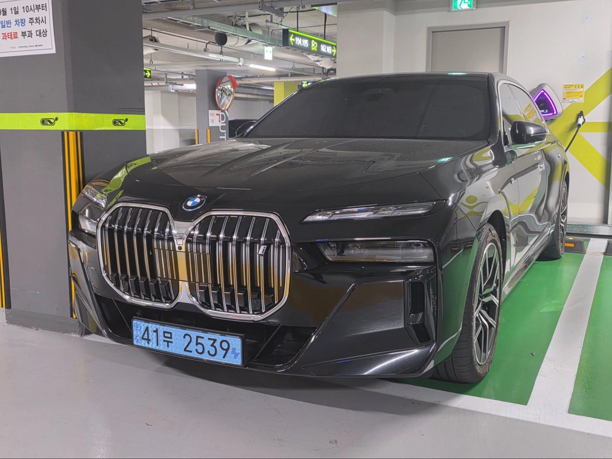 BMW I7 G70