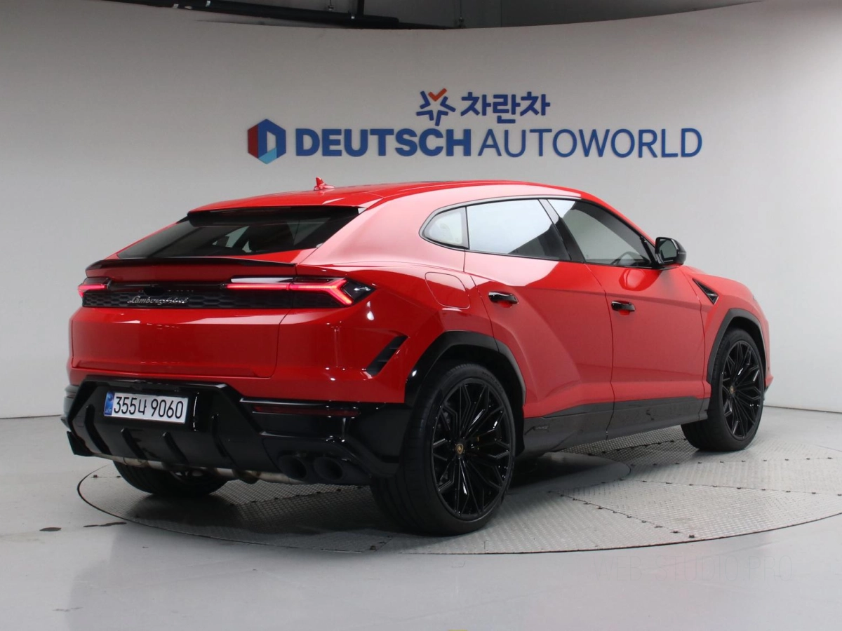LAMBORGHINI URUS