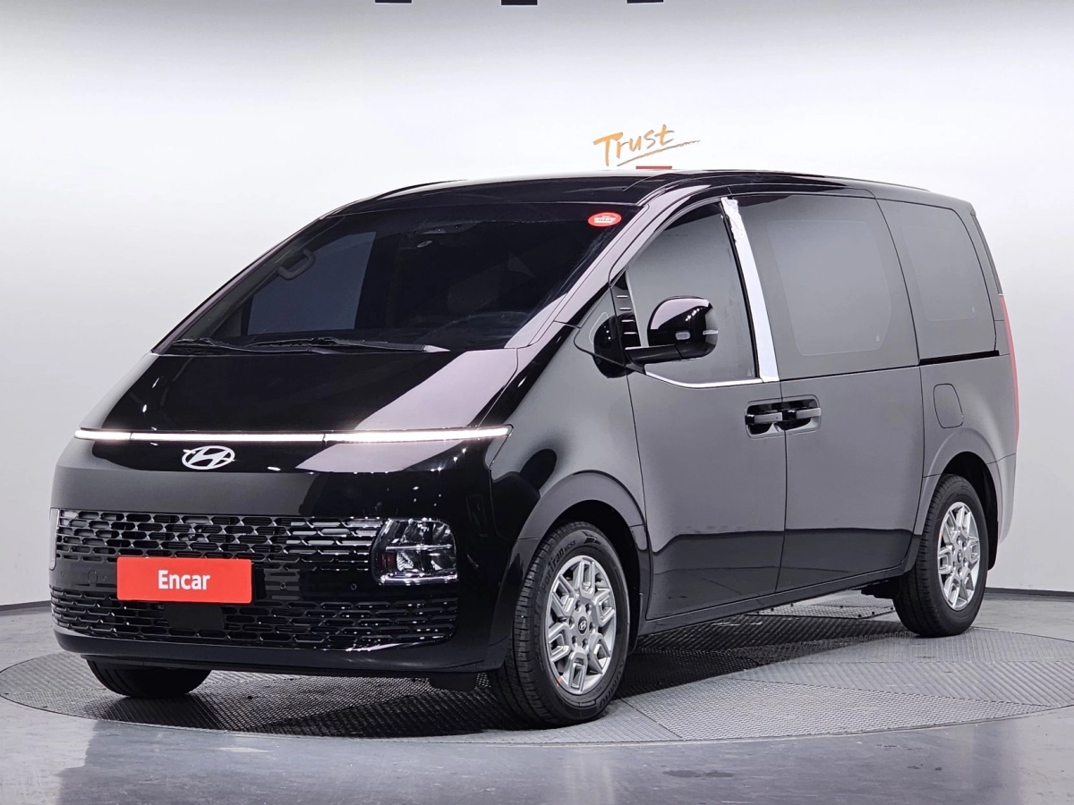 HYUNDAI STARIA 2025
