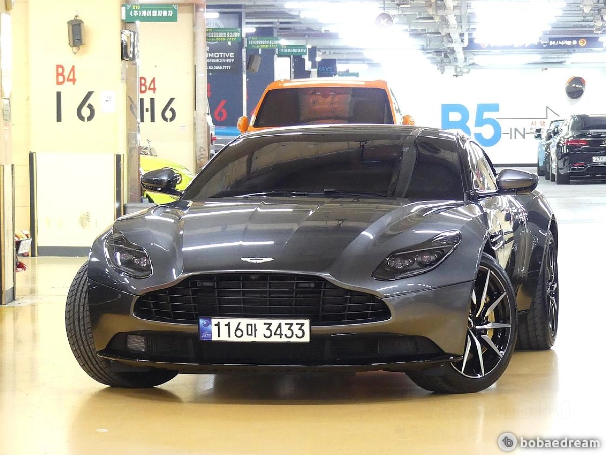 ASTON MARTIN DB11  2020
