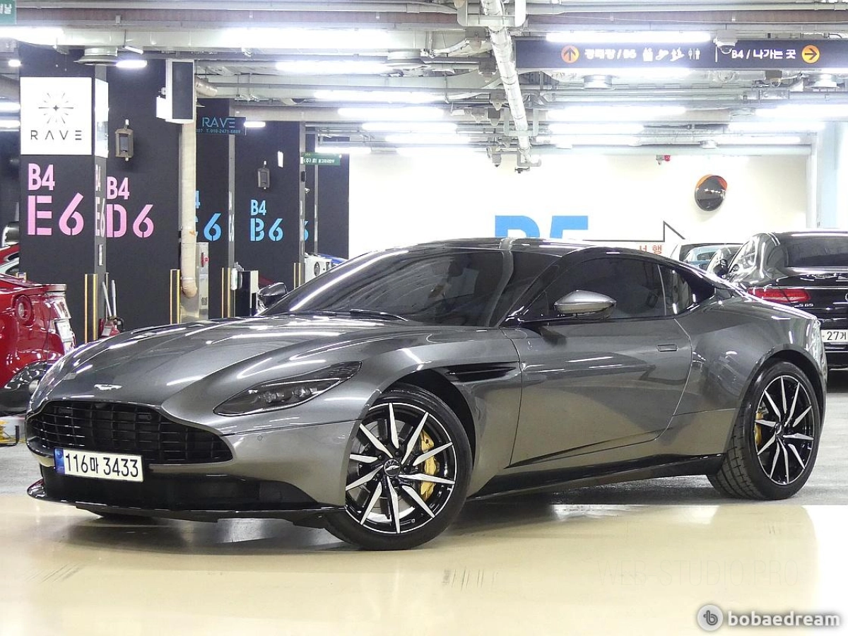ASTON MARTIN DB11