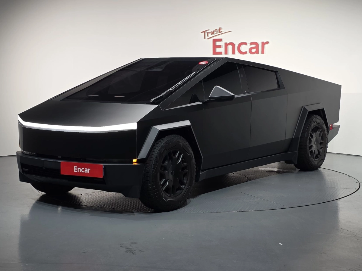 TESLA CYBERTRUCK  2024