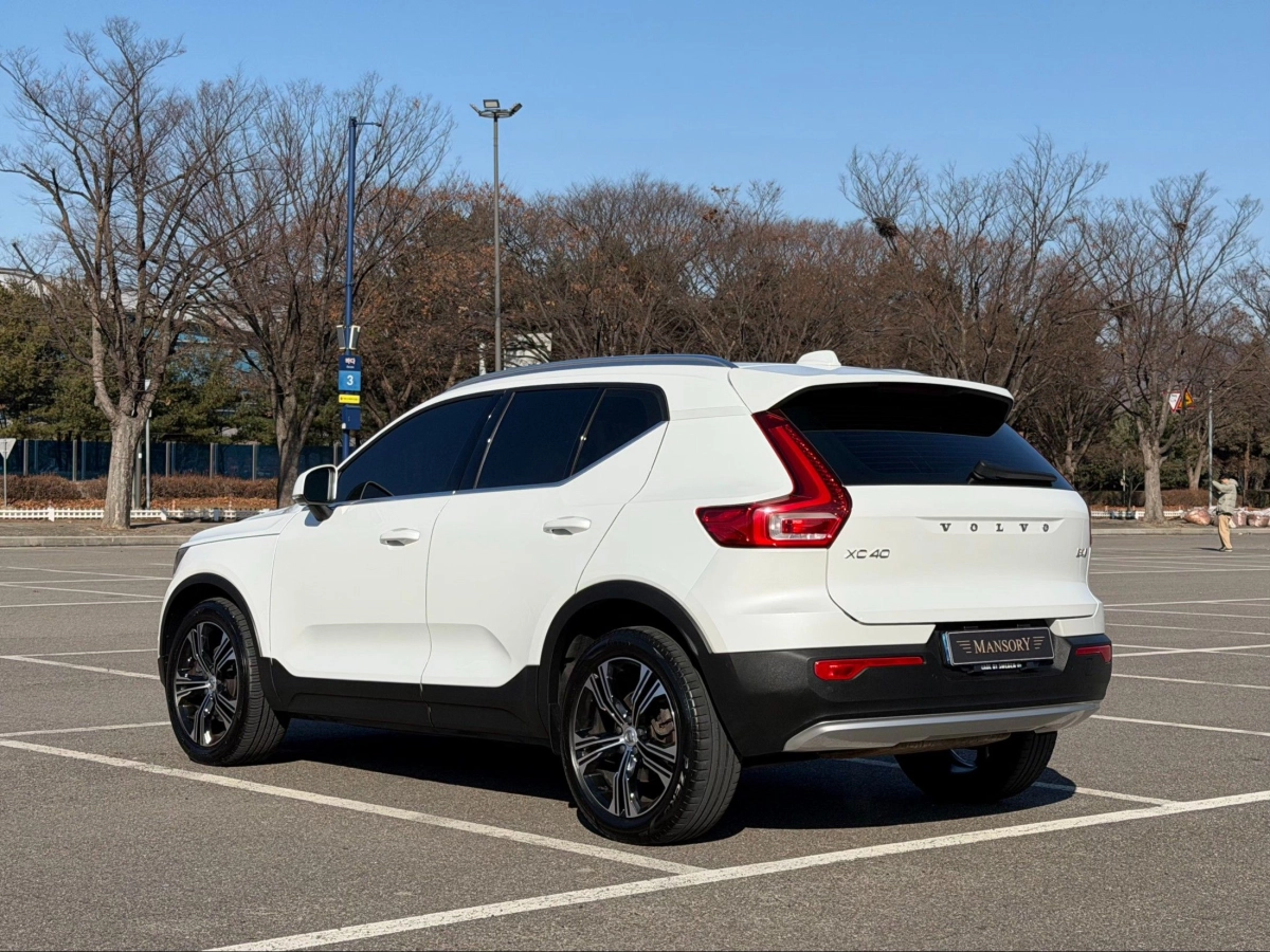 VOLVO XC40