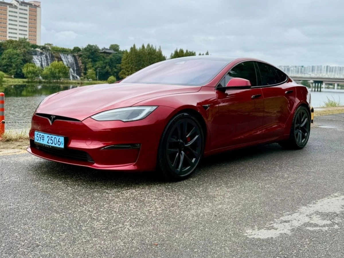 TESLA MODEL S