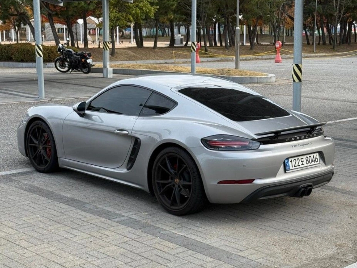 PORSCHE 718 CAYMAN