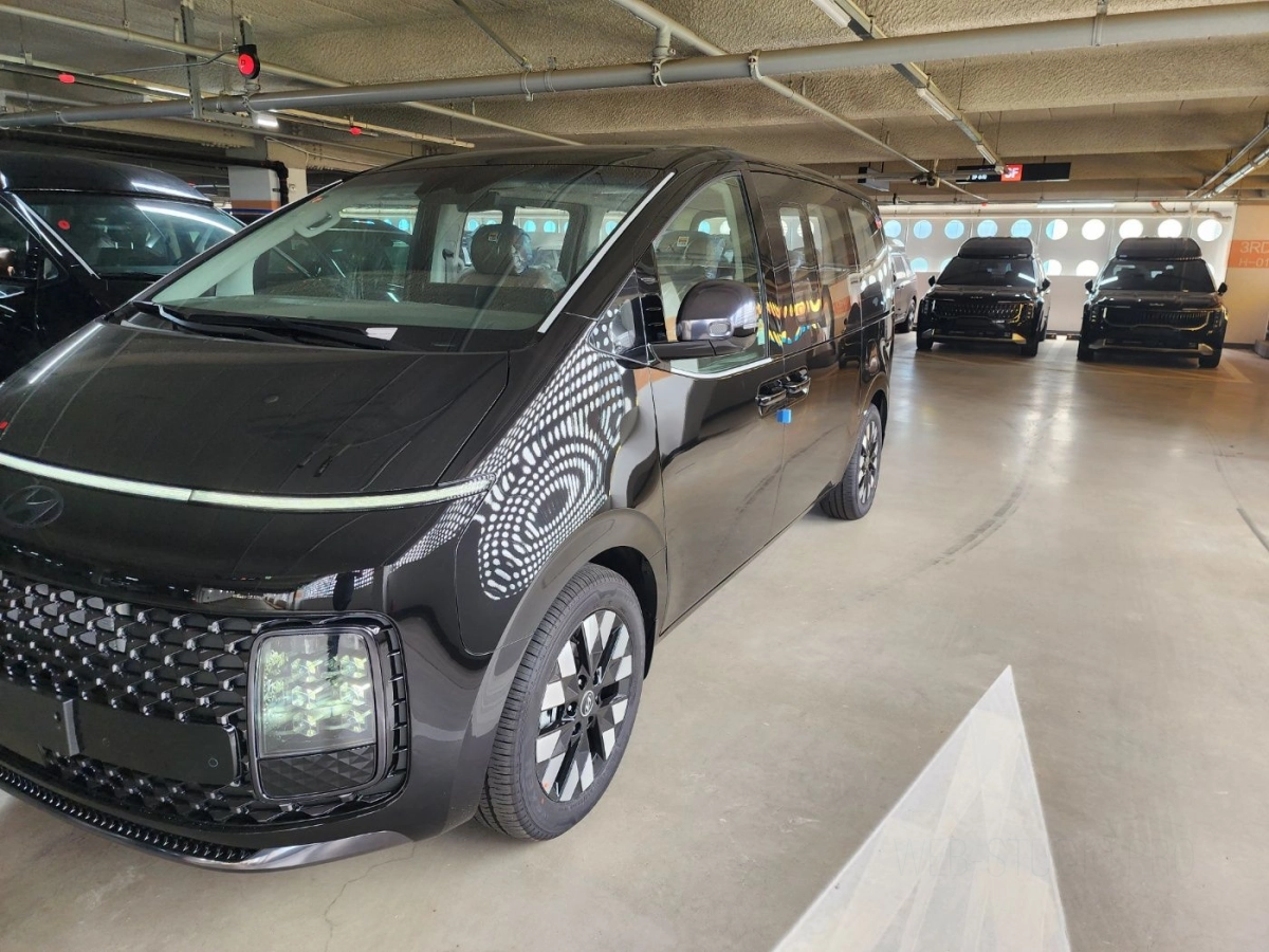 HYUNDAI STARIA 2025