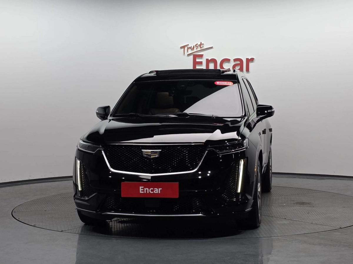 CADILLAC XT6