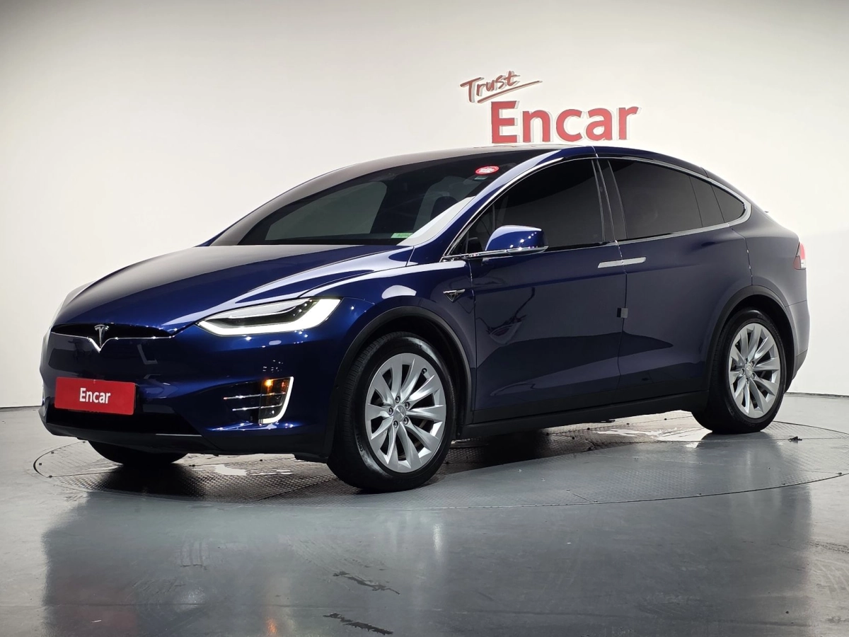 TESLA MODEL X