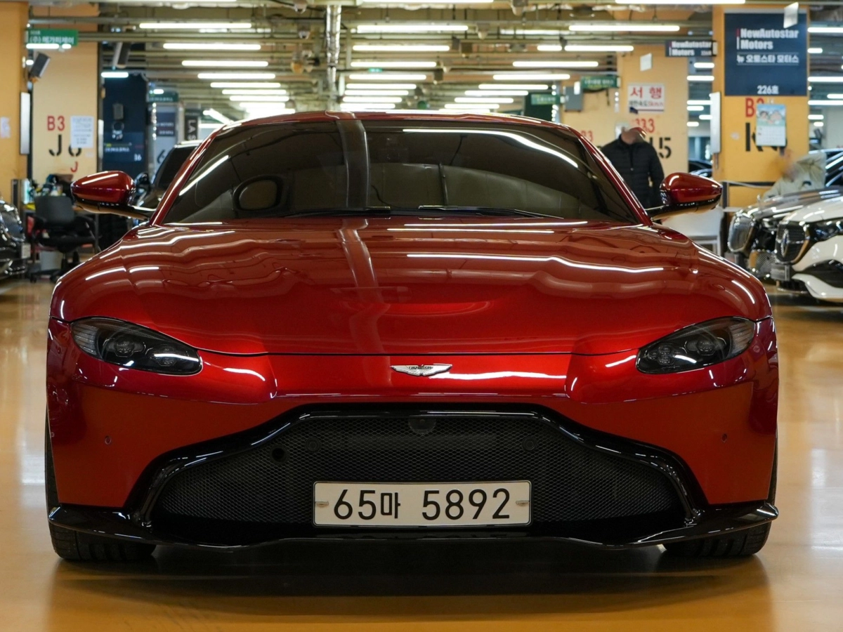 ASTON MARTIN VANTAGE  2019