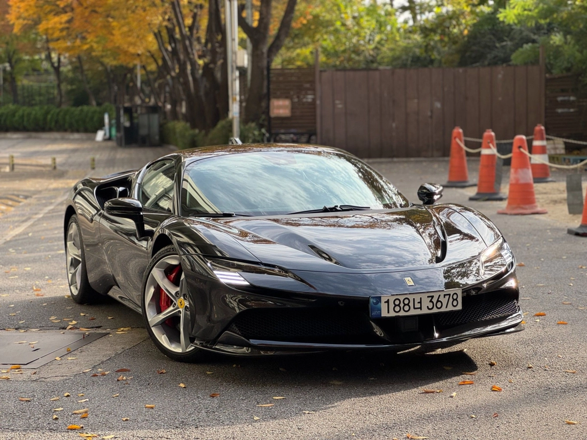 FERRARI SF90 STRADALE