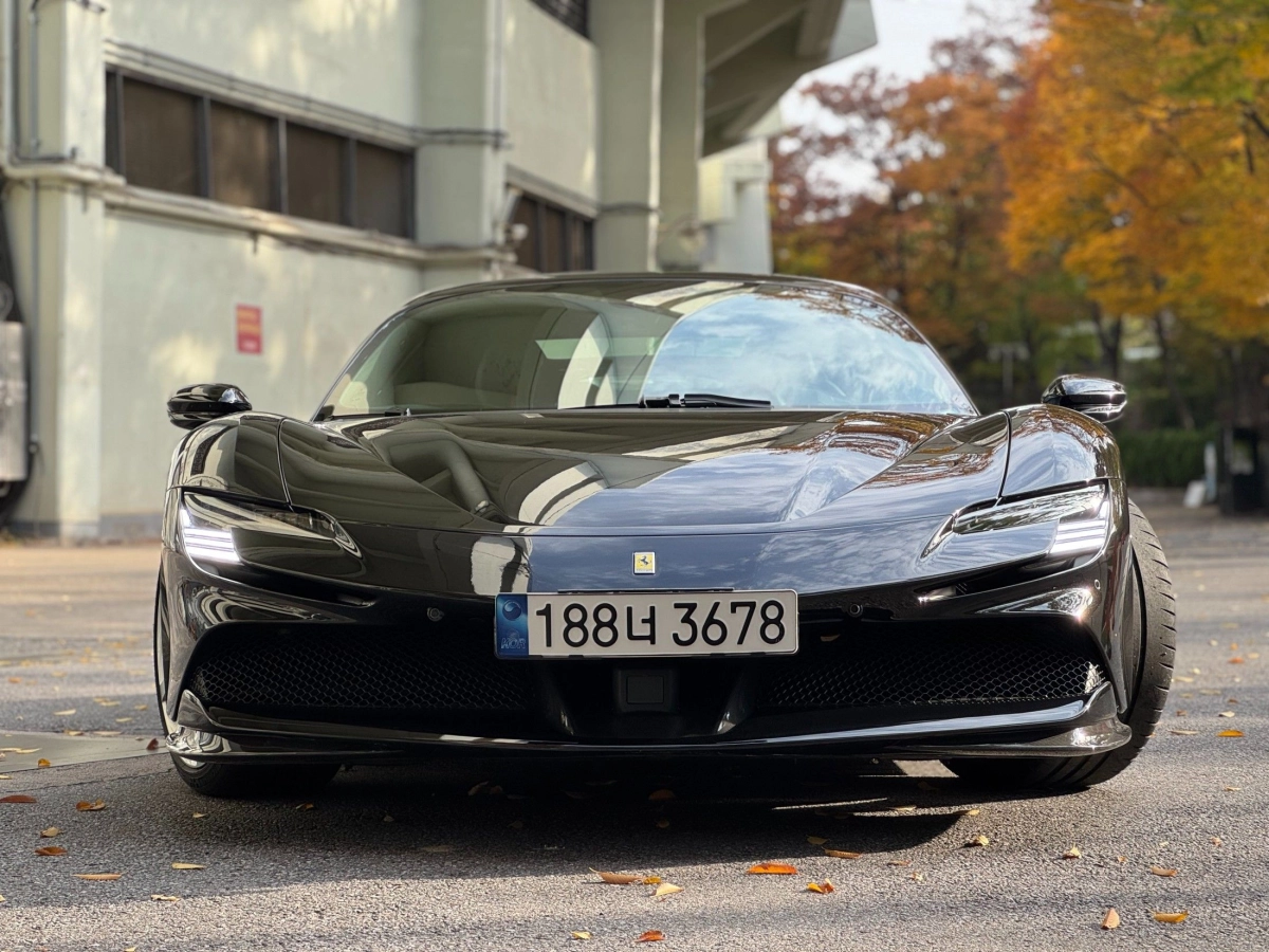 FERRARI SF90 STRADALE