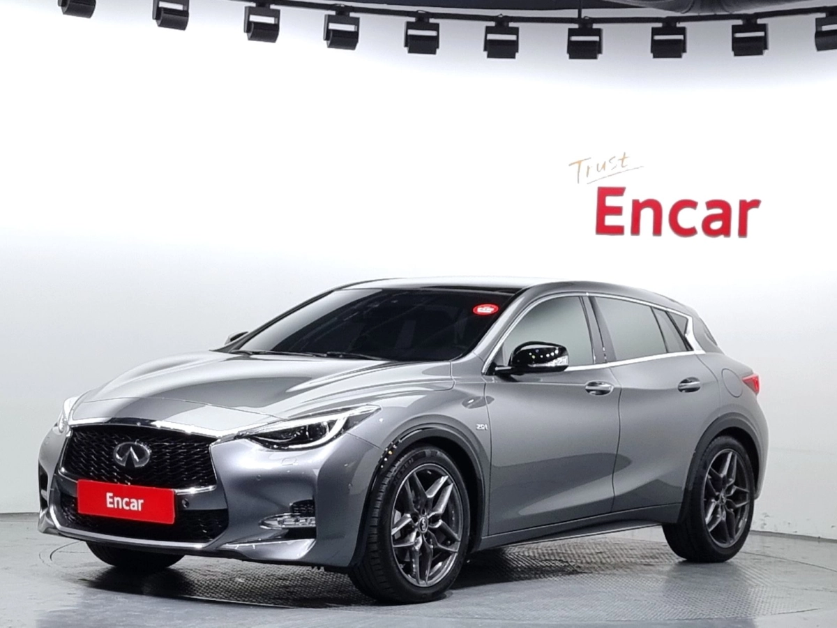 INFINITI Q30