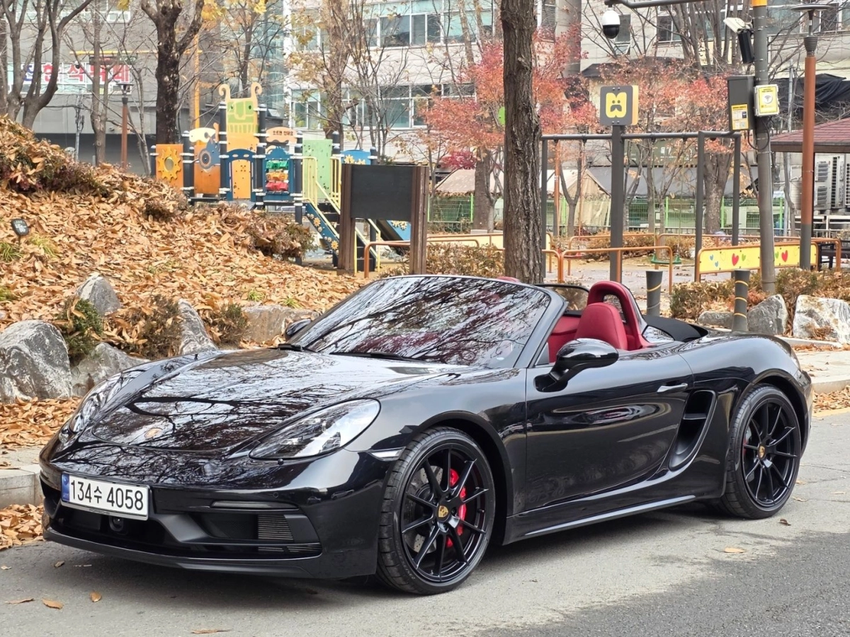 PORSCHE 718 BOXSTER