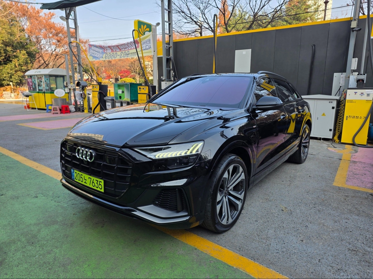 AUDI Q8 4M