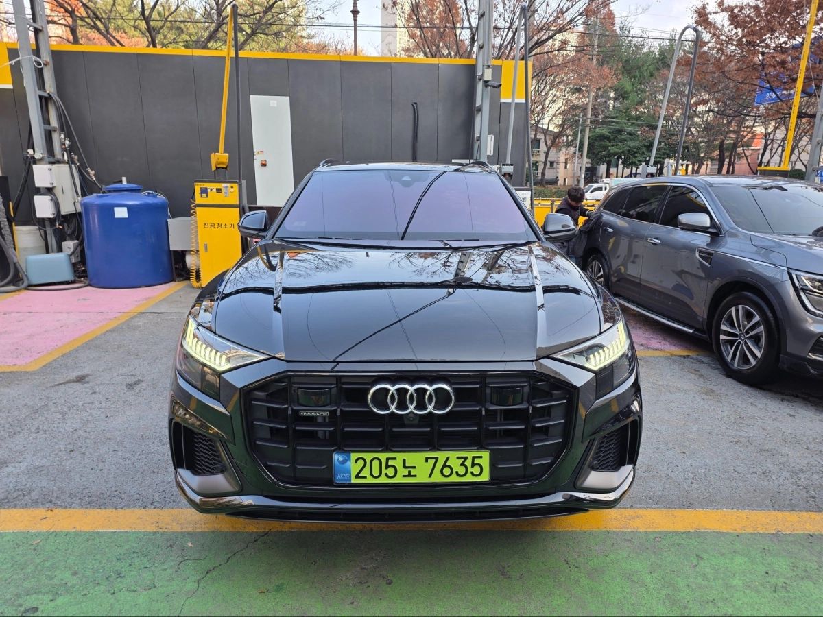 AUDI Q8 4M