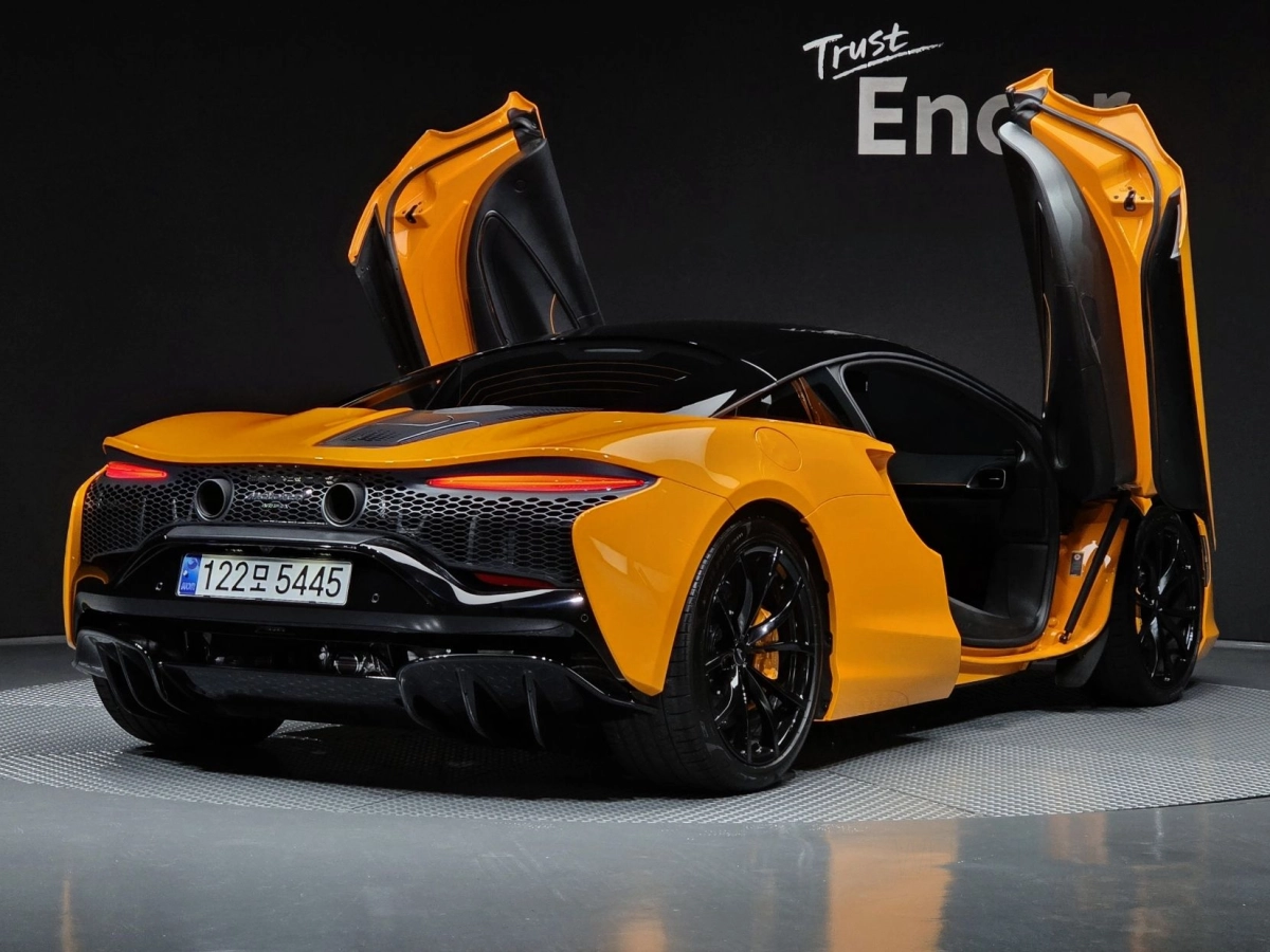 MCLAREN ARTURA