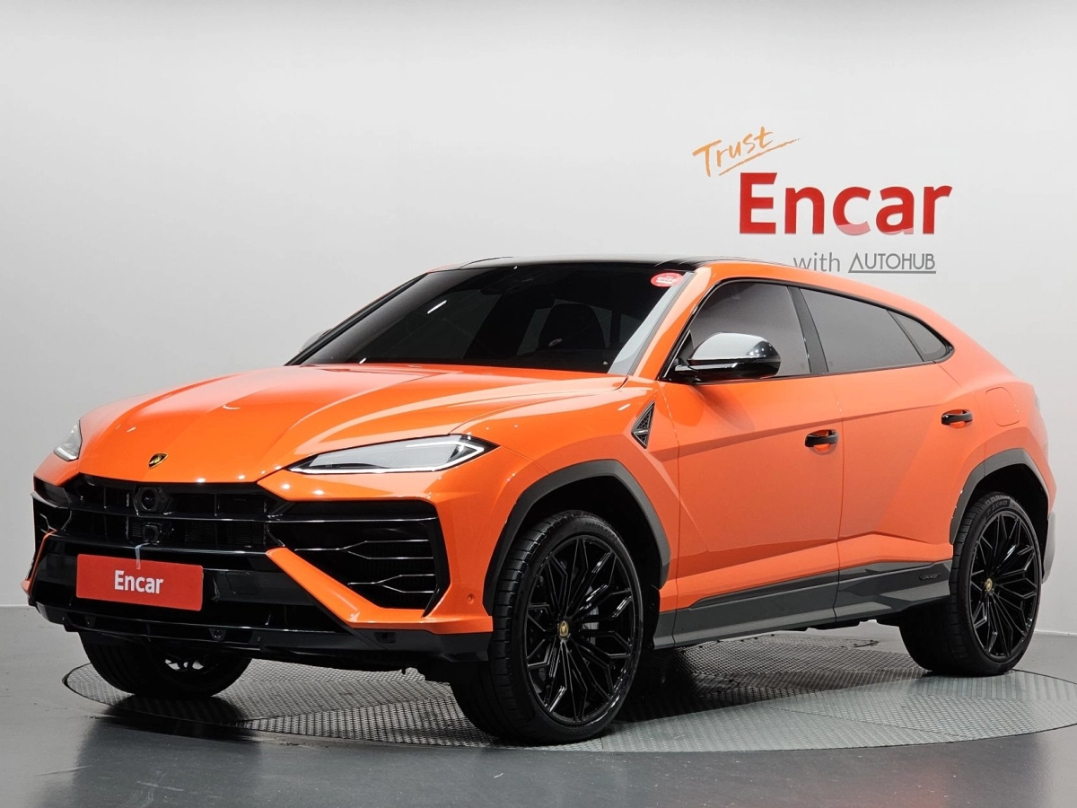 LAMBORGHINI URUS  2025