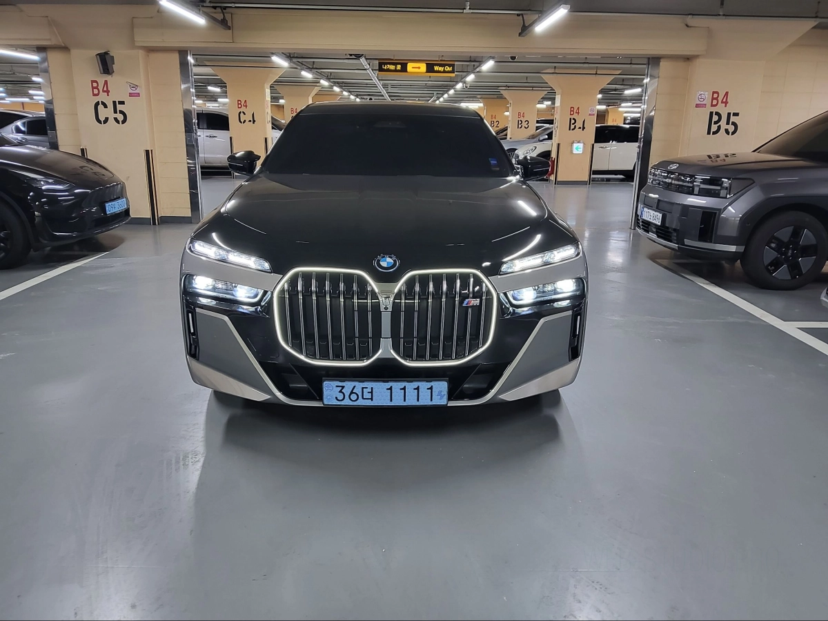 BMW I7 G70  2023