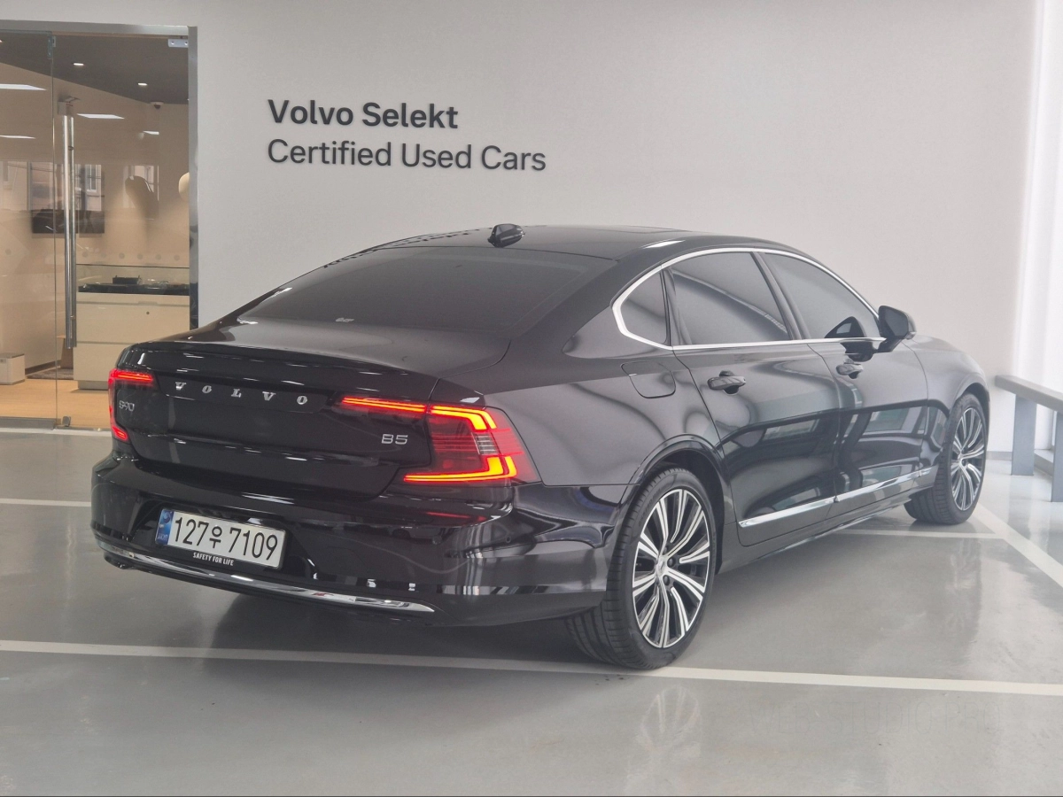 VOLVO S90