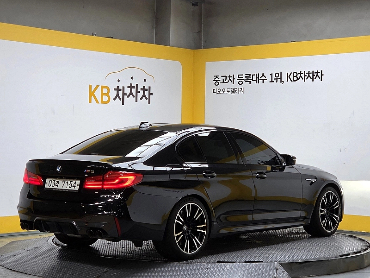 BMW M5 F90