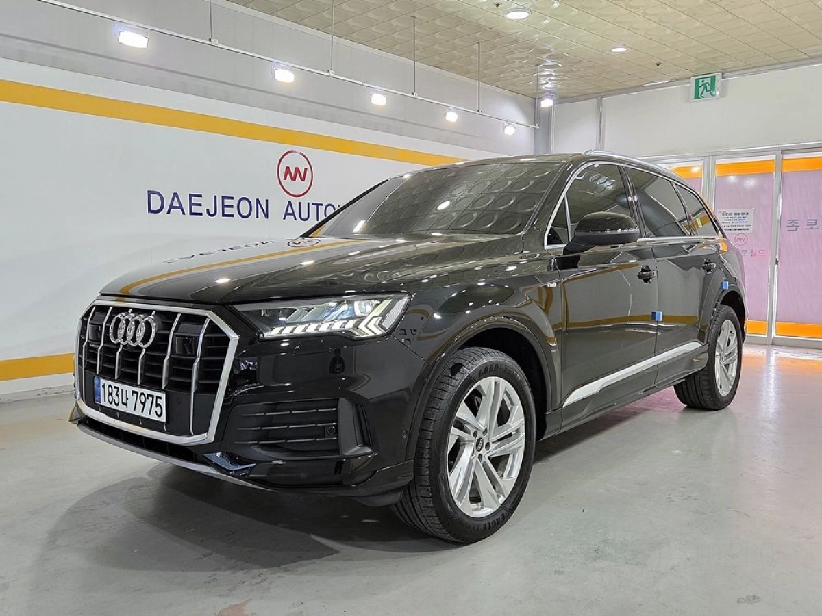 AUDI Q7 4M  2023