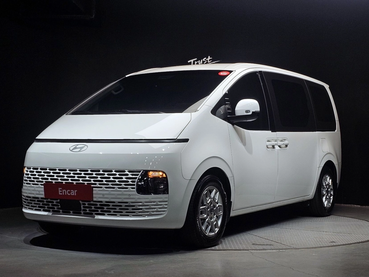 HYUNDAI STARIA 2025