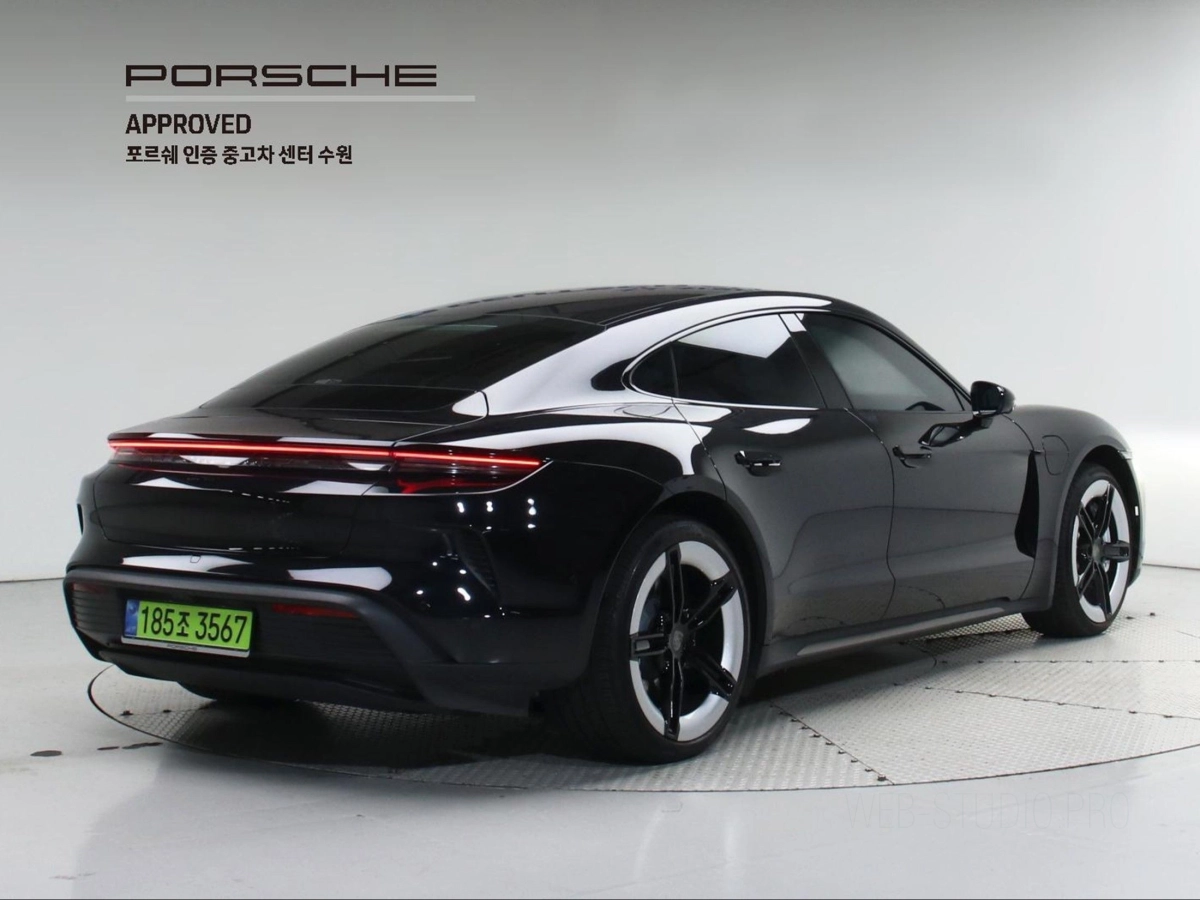 PORSCHE TAYCAN