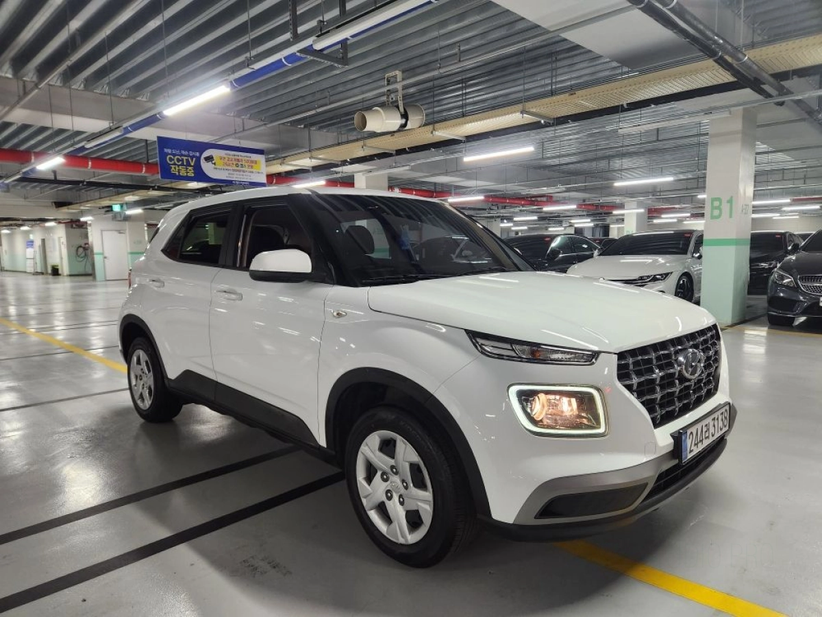 HYUNDAI VENUE