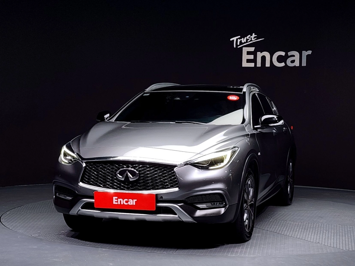INFINITI QX30
