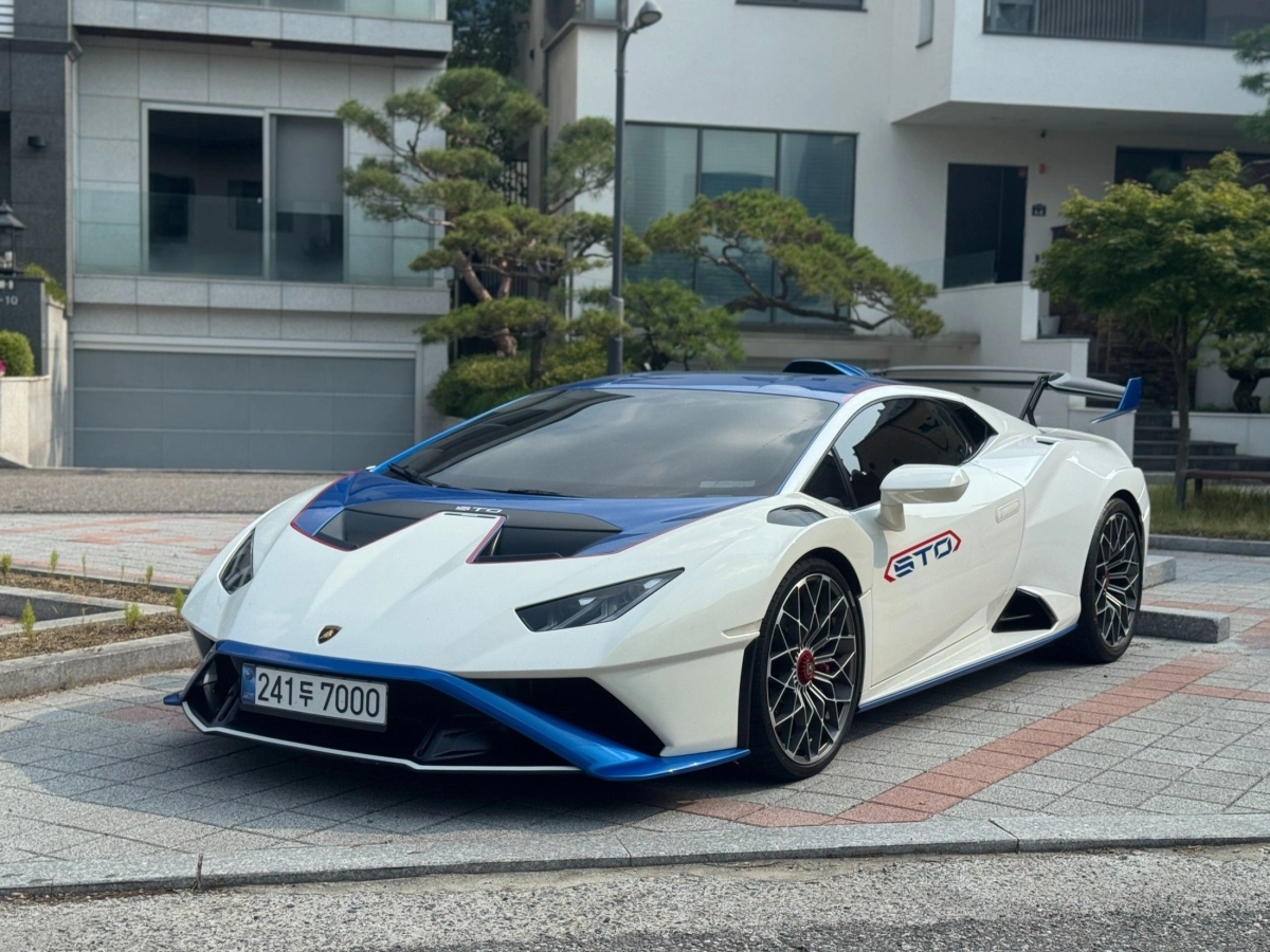 LAMBORGHINI HURACAN